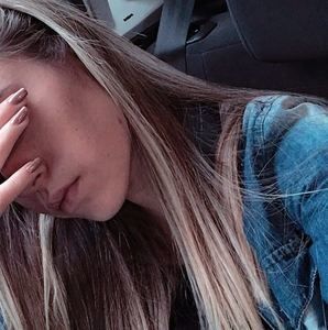 Meet your Posher, Lora